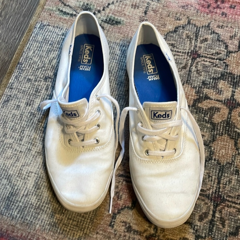 Women’s Keds size 10. White in good condition.